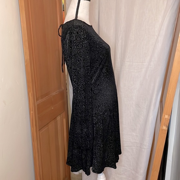 Ecoté black velvet backless dress size L - Picture 5 of 5